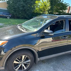 2016 Toyota RAV4 XLE 照片 2