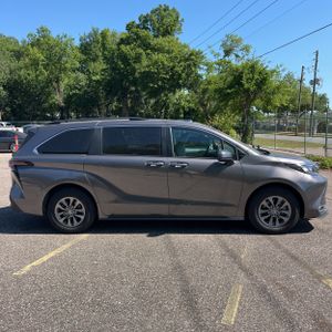 TOYOTA SIENNA - 10