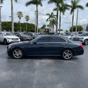 2017 Mercedes-BENZ E-CLASS 照片 3