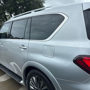 2019 Infiniti QX80 LUXE — фото 6