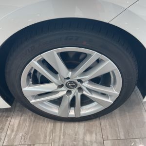 2024 Lexus IS 300 BASE — миниатюра 18