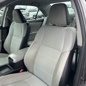 2017 Toyota CAMRY SE thumbnail 32