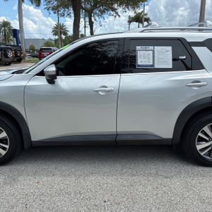 2022 Nissan PATHFINDER SL — фото 4