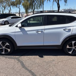 HYUNDAI TUCSON LIMITED - 4