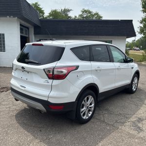 صورة 8 لـ 2017 FORD ESCAPE SE