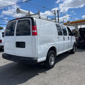 CHEVROLET EXPRESS 2500 - 8
