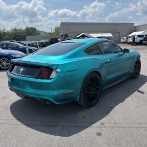 FORD MUSTANG V6 - 8