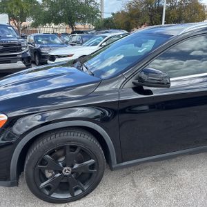 MERCEDES-BENZ GLA - 2