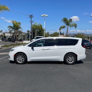 CHRYSLER PACIFICA TOURING L - 3