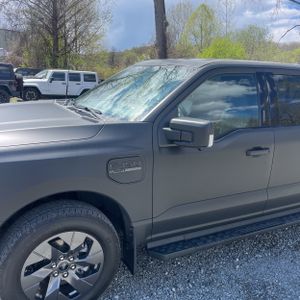 FORD F-150 LIGHTNING LARIAT - 2