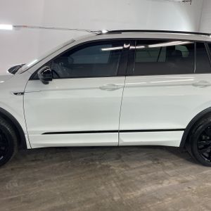 VOLKSWAGEN TIGUAN SE R-LINE BLACK - 4