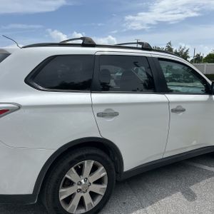 2015 Mitsubishi OUTLANDER SE — фото 9