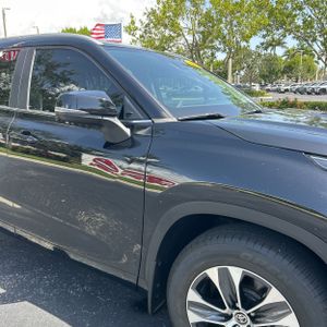 صورة 13 لـ 2023 Toyota HIGHLANDER XLE