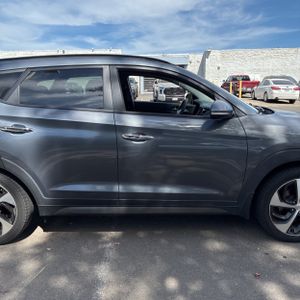 2016 Hyundai TUCSON LIMITED — миниатюра 11
