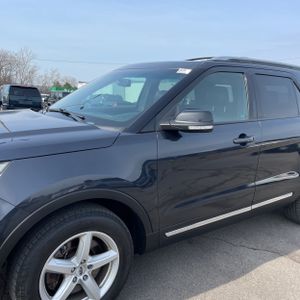 FORD EXPLORER XLT - 2