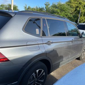 Volkswagen Tiguan S - 9