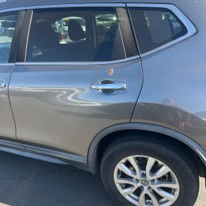 2018 Nissan ROGUE S — фото 5