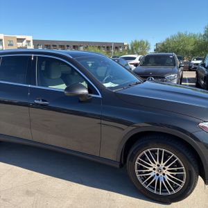 صورة مصغرة 13 لـ 2025 Mercedes-BENZ GLC