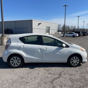 TOYOTA PRIUS C - 10