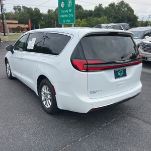 صورة 4 لـ 2023 Chrysler PACIFICA TOURING L