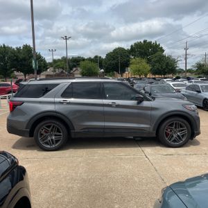 FORD EXPLORER ST - 10