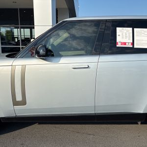 صورة 4 لـ 2023 LAND Rover RANGE ROVER P400 SE