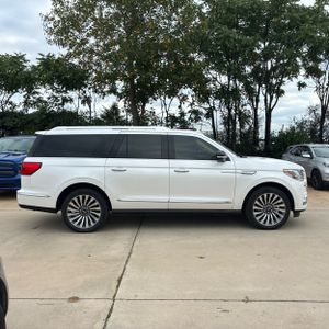 2019 Lincoln NAVIGATOR L RESERVE photo 9