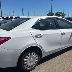 2017 Toyota COROLLA LE photo 9