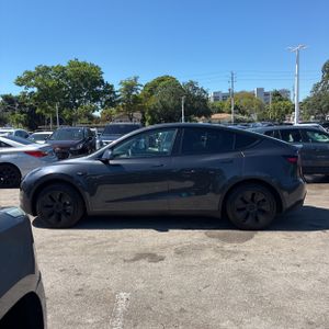 TESLA MODEL Y LONG RANGE - 3