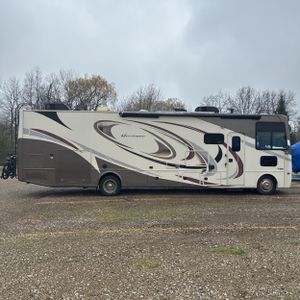 FORD F-53 MOTORHOME CHASSIS - 10