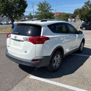 2014 Toyota RAV4 LE — фото 8