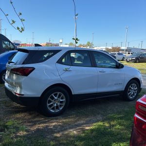 Chevrolet Equinox LS - 10