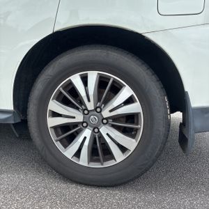 2017 Nissan PATHFINDER SV — миниатюра 18
