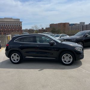 MERCEDES-BENZ GLA - 10