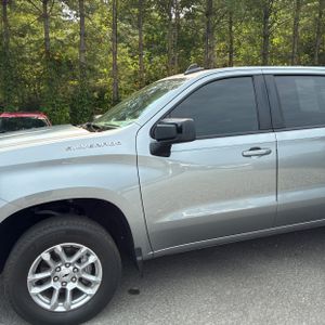 2023 Chevrolet SILVERADO 1500 RST 照片 2