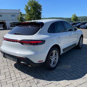 2022 Porsche MACAN BASE — фото 8