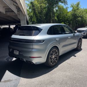 PORSCHE CAYENNE GTS - 8