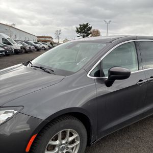 CHRYSLER VOYAGER LX - 2