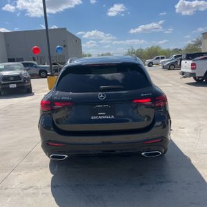 MERCEDES-BENZ GLC - 7