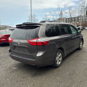 TOYOTA SIENNA - 8