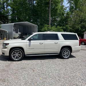 CHEVROLET SUBURBAN - 3