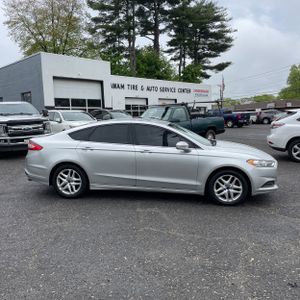 FORD FUSION SE - 10