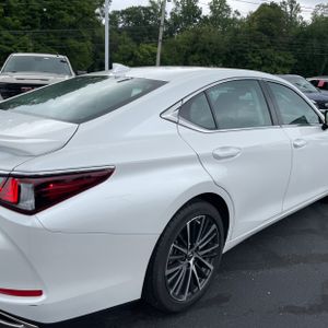 صورة 9 لـ 2024 Lexus ES 350 BASE