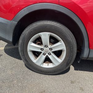 2013 Toyota RAV4 XLE — миниатюра 19