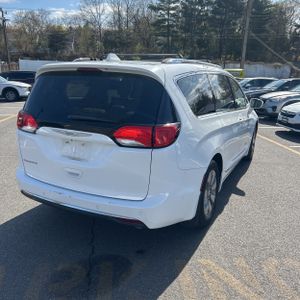 CHRYSLER PACIFICA HYBRID LIMITED - 8