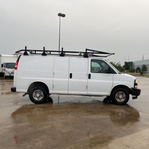 CHEVROLET EXPRESS 2500 - 10