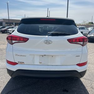 HYUNDAI TUCSON SE - 7