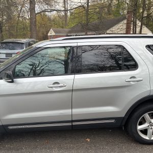 FORD EXPLORER XLT - 4
