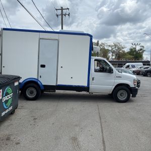 FORD E-350 CUTAWAY - 9