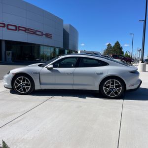 Porsche Taycan 4 - 3